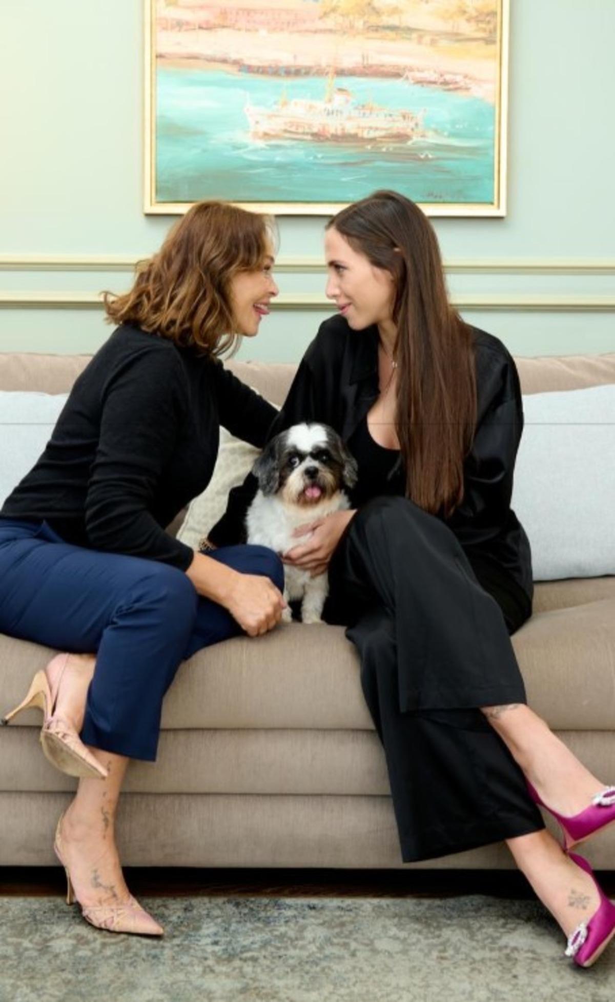 Zehra &Ccedil;ilingiroğlu evleniyor! H&uuml;lya Avşar ın damadı bakın kimmiş 2