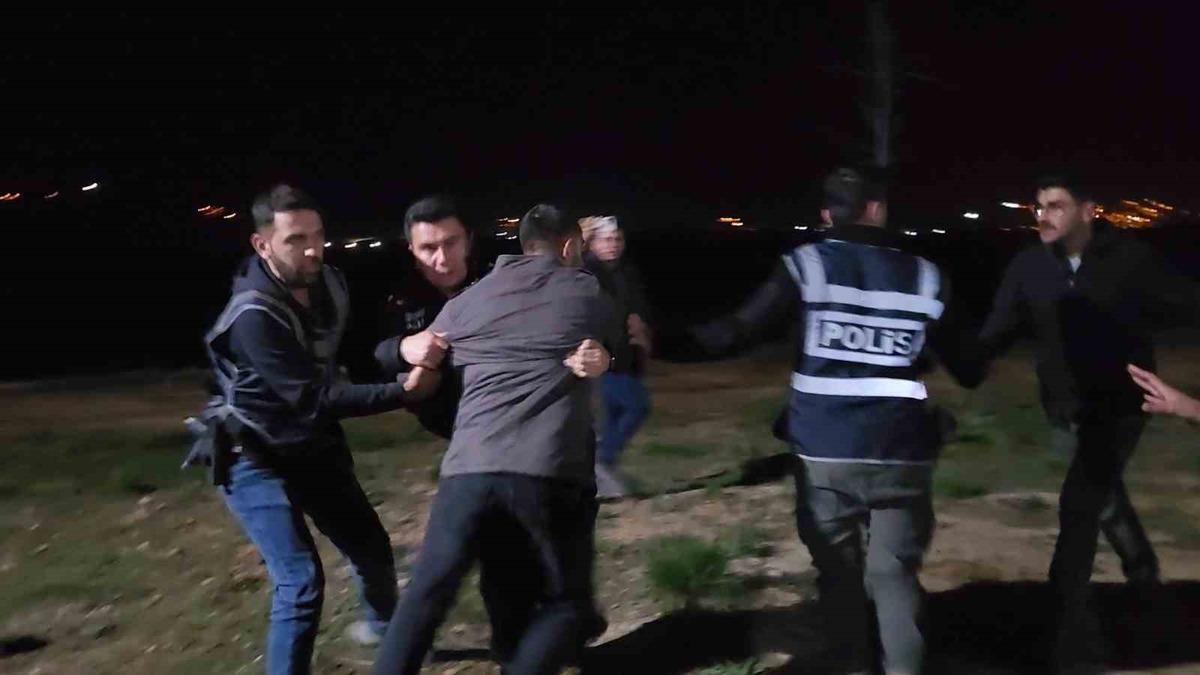 G&uuml;listan Doku nun ailesi isyan etti! Adliye &ouml;n&uuml;nde arbede; anne fenalaştı: "Tenhada sıkıştırıldık" 1