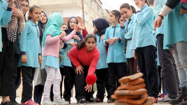 Öğrenciler geleneksel oyunlarla buluşuyor