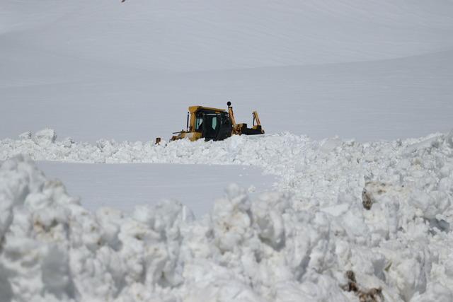 Son 66 yılın en y&uuml;ksek kış yağışını alan Ağrı da karla m&uuml;cadele s&uuml;r&uuml;yor 6