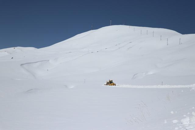 Son 66 yılın en y&uuml;ksek kış yağışını alan Ağrı da karla m&uuml;cadele s&uuml;r&uuml;yor 5