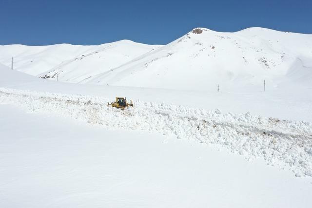 Son 66 yılın en y&uuml;ksek kış yağışını alan Ağrı da karla m&uuml;cadele s&uuml;r&uuml;yor 4