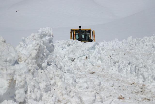 Son 66 yılın en y&uuml;ksek kış yağışını alan Ağrı da karla m&uuml;cadele s&uuml;r&uuml;yor 3