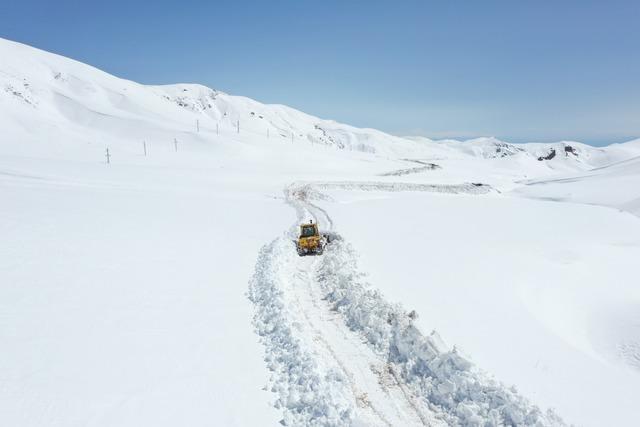 Son 66 yılın en y&uuml;ksek kış yağışını alan Ağrı da karla m&uuml;cadele s&uuml;r&uuml;yor 2