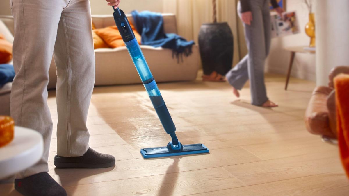 Mop yaparken bel ağrısı &ccedil;ekmemek i&ccedil;in uygulanması gereken doğru duruş ve hareket teknikleri 1