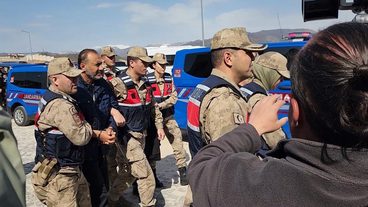 G&uuml;listan Doku nun ailesi isyan etti! Adliye &ouml;n&uuml;nde arbede; anne fenalaştı: "Tenhada sıkıştırıldık" 4