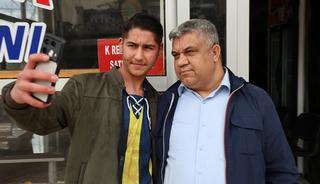 Kahramanmaraşlı adamın g&ouml;zlerini g&ouml;ren fotoğraf &ccedil;ektiriyor!