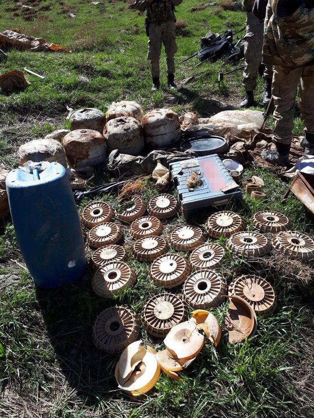 PKK sığınağında silah, mühimmat ve patlayıcı düzeneği ele geçirildi