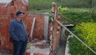 Karadeniz usul&uuml; ustalık: Duvarı yıkmadan yerini değiştirdiler