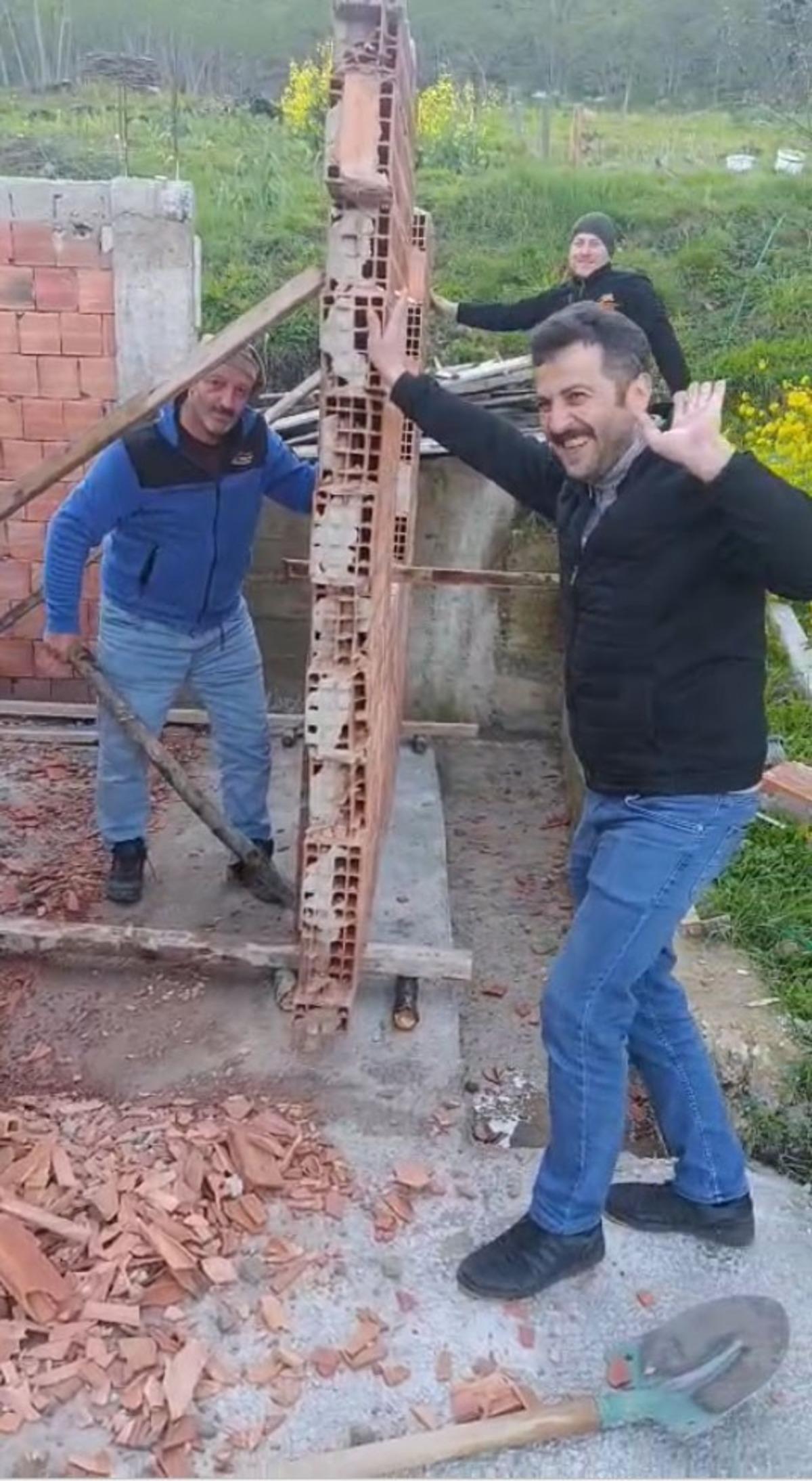 Karadeniz usul&uuml; ustalık: Duvarı yıkmadan yerini değiştirdiler 1