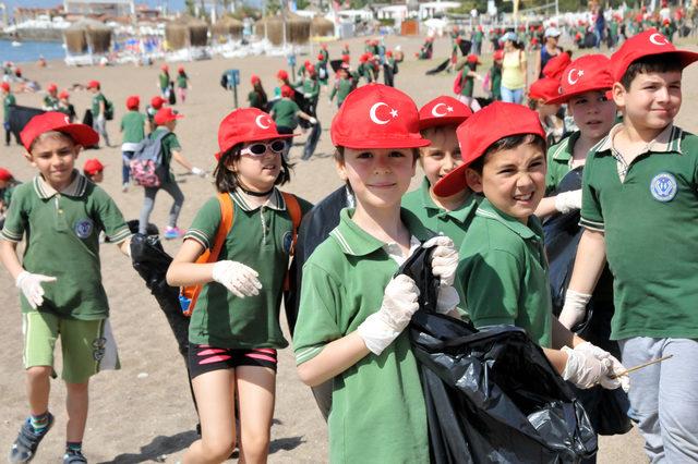 2'nci sınıf öğrencileri, Lara Sahili'ni temizledi