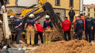 Manisa'dan acı haber: Hayatını kaybeden işçinin cansız bedeni göçük altından çıkarıldı