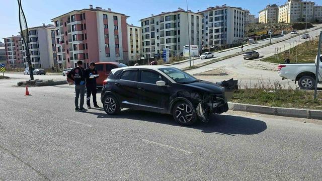 Van&rsquo;da trafik kazası: 2 yaralı 3