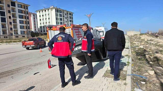 Van&rsquo;da trafik kazası: 2 yaralı 1