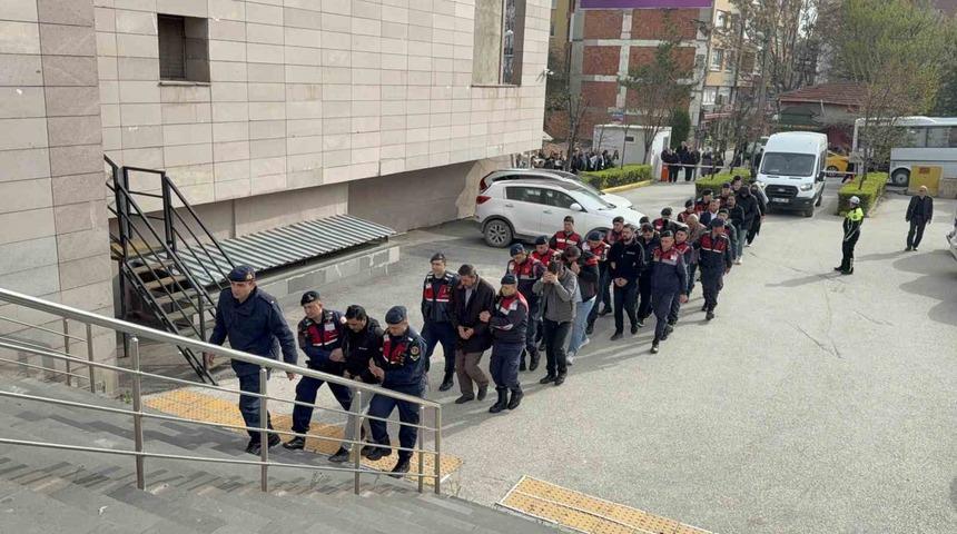 Tefecilik iddiasıyla yakalanan 15 ş&uuml;pheli adliyeye sevk edildi