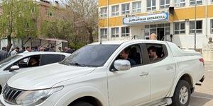 Aynı il&ccedil;e başka okul: Bug&uuml;n de aynı panik!