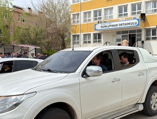 Aynı il&ccedil;e başka okul: Bug&uuml;n de aynı panik!