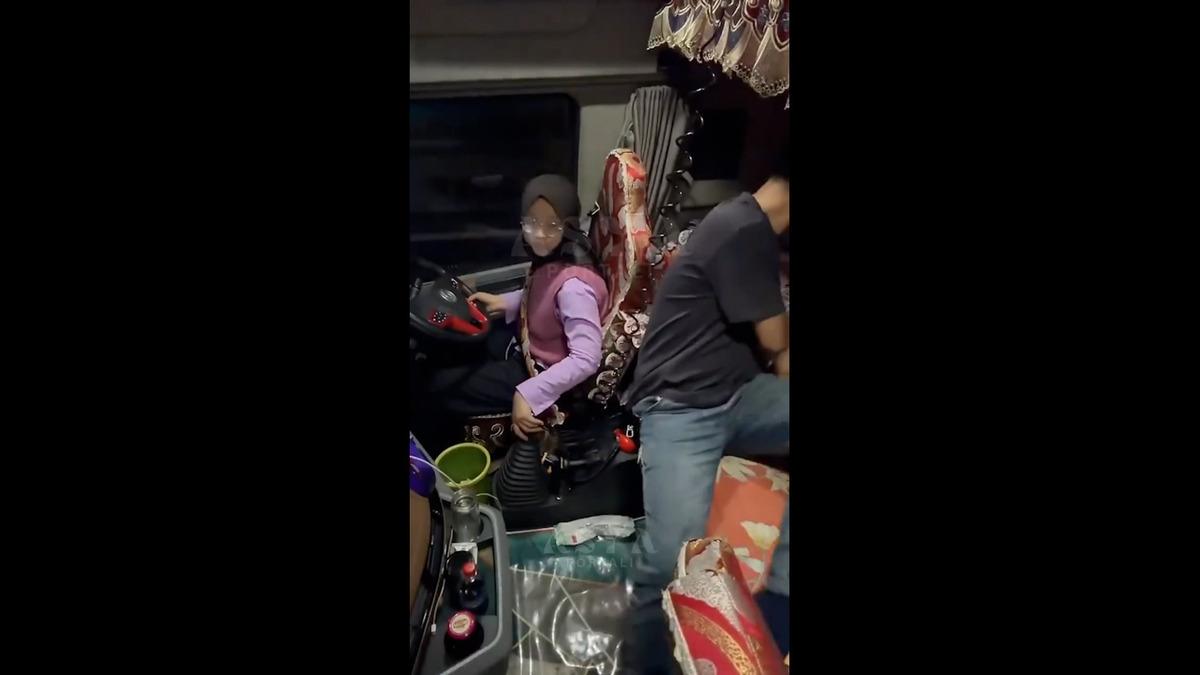 Tır şof&ouml;r&uuml; ailesinden uzak kalmamak i&ccedil;in tır kabinini eve d&ouml;n&uuml;şt&uuml;rd&uuml;! 4