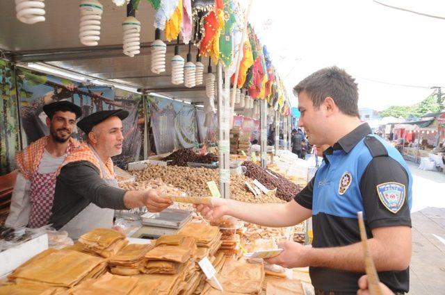 Cizre polisi dolandırıcılığa karşı broşür dağıttı