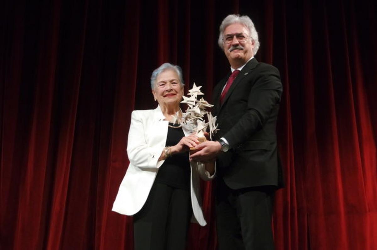 T&uuml;rk tiyatrosunun usta ismi Feyha &Ccedil;elenk hayatını kaybetti! 1