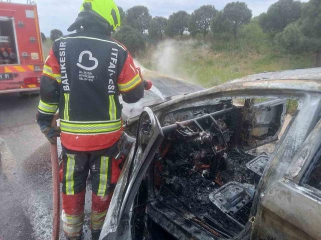 Biga-bandırma karayolunda &ccedil;ıkan ara&ccedil; yangını s&ouml;nd&uuml;r&uuml;ld&uuml; 2