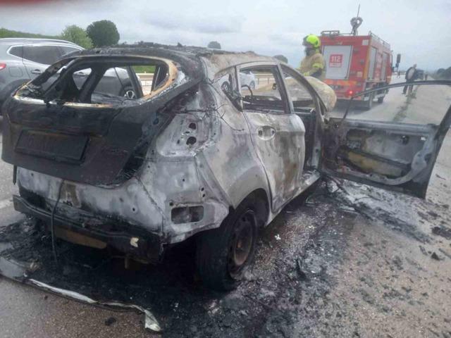 Biga-bandırma karayolunda &ccedil;ıkan ara&ccedil; yangını s&ouml;nd&uuml;r&uuml;ld&uuml; 1