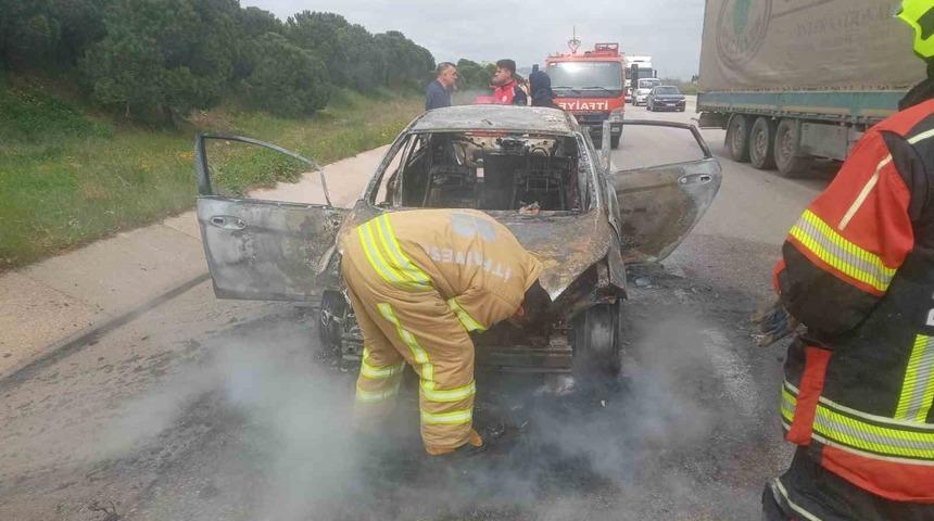 Biga-bandırma karayolunda &ccedil;ıkan ara&ccedil; yangını s&ouml;nd&uuml;r&uuml;ld&uuml;