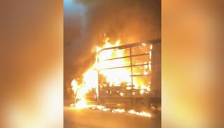 Yer: İstanbul! Kamyonette &ccedil;ıkan yangın paniğe neden oldu