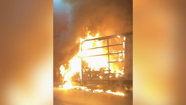 Yer: İstanbul! Kamyonette çıkan yangın paniğe neden oldu