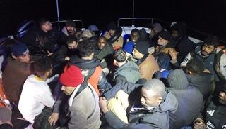 Bodrum a&ccedil;ıklarında facianın eşiğinden d&ouml;n&uuml;ld&uuml;: 30 d&uuml;zensiz g&ouml;&ccedil;men kurtarıldı