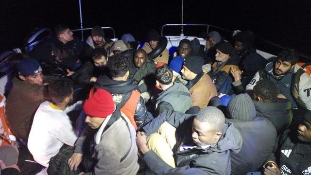 Bodrum açıklarında facianın eşiğinden dönüldü: 30 düzensiz göçmen kurtarıldı