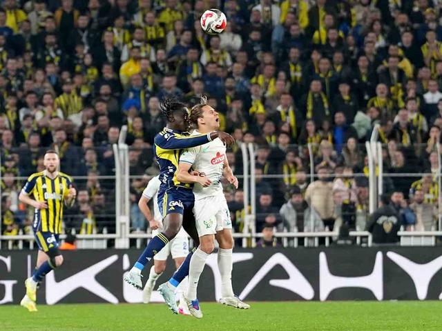Zirvede derin kayıp! Fenerbah&ccedil;e son saniyelerde Rizespor'a takıldı