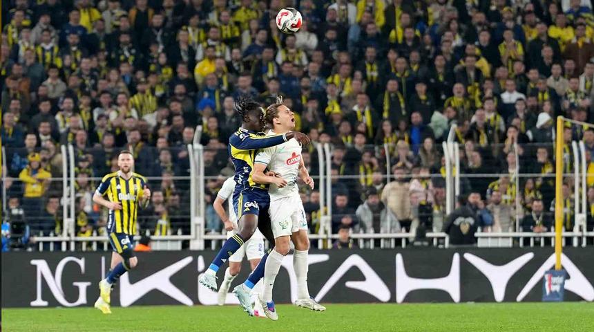 Zirvede derin kayıp! Fenerbah&ccedil;e son saniyelerde Rizespor'a takıldı