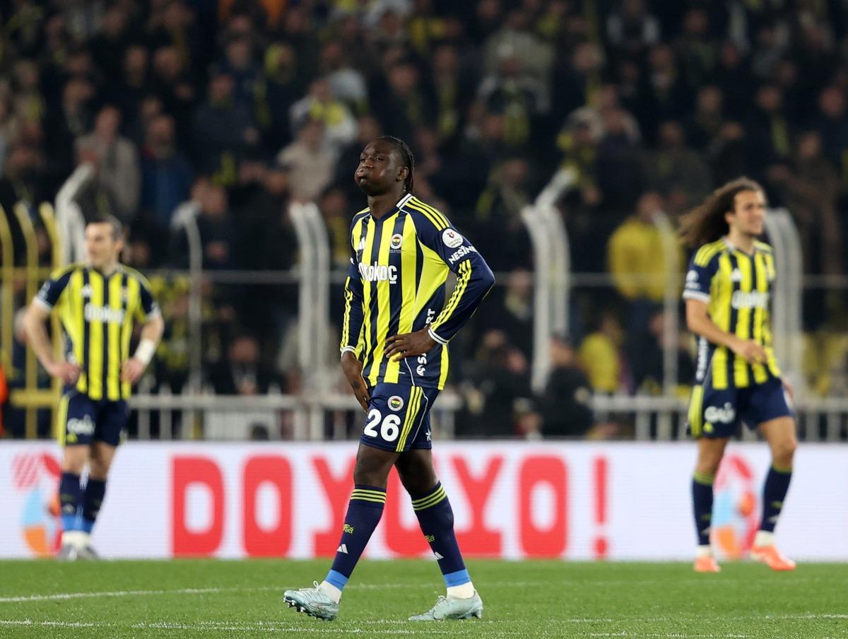 Fenerbah&ccedil;e nin "uzatma" &ccedil;ilesi bitmek bilmiyor! Lanet geri d&ouml;nd&uuml; 3