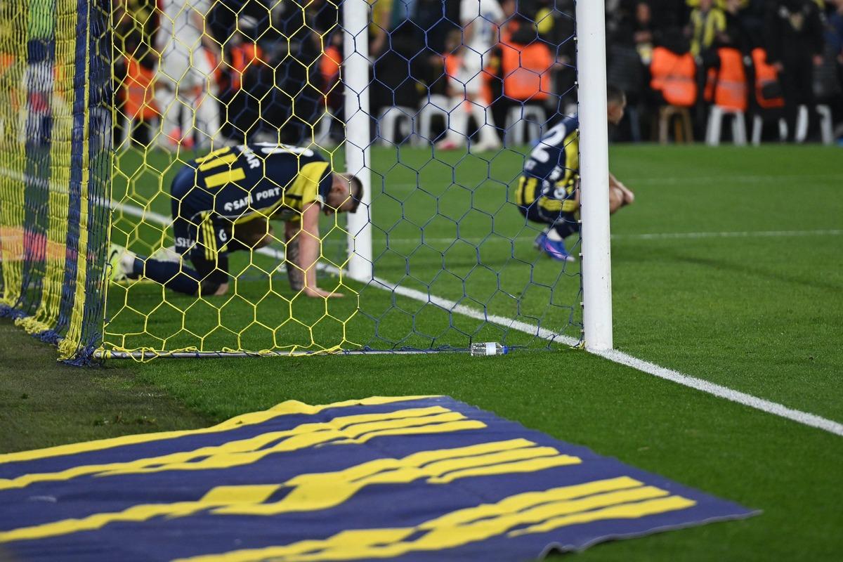 Kadık&ouml;y de protesto sesleri! Taraftarlar Ederson&rsquo;u ıslıkladı 3