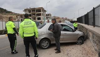 Kaza sonrası ka&ccedil;an alkoll&uuml; s&uuml;r&uuml;s&uuml;, saklandığı evde yakalandı