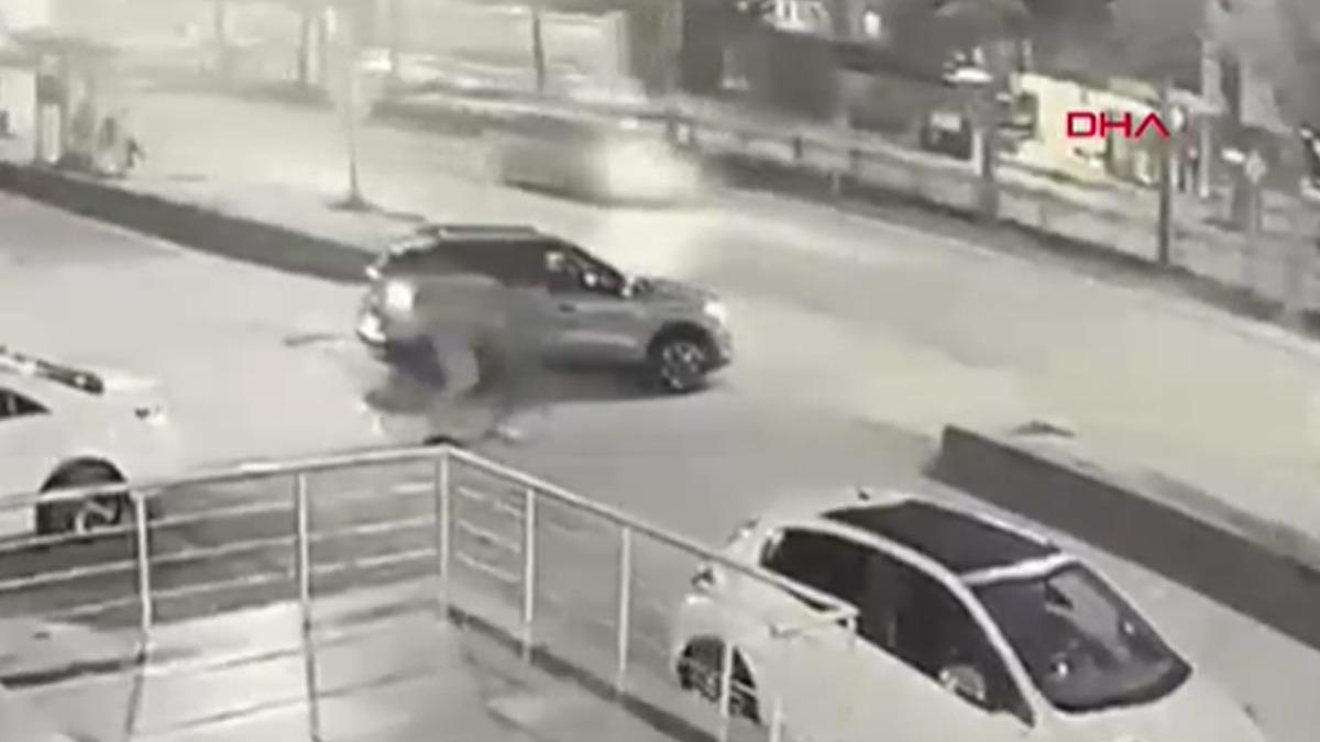 Aynı restoranda &ccedil;alıştığı mesai arkadaşını 9 bı&ccedil;ak darbesiyle &ouml;ld&uuml;rd&uuml; 2