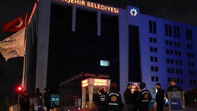 Ataşehir Belediyesi'ne gece yarısı operasyon: Onursal Adıgüzel de aralarında! İşte gözaltı listesi