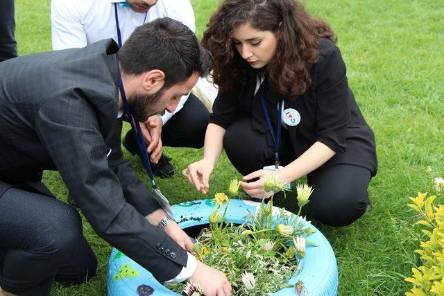 Üniversiteli öğrencilerden geri dönüşüme farkındalık için “Dönerse Senindir” projesi