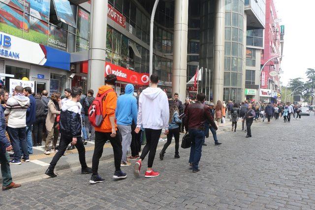 Trabzonsporlu futbolcular imza gününe katıldı