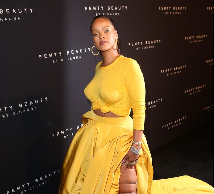 Rihanna göğüslerini mi paylaştı? Olay oldu