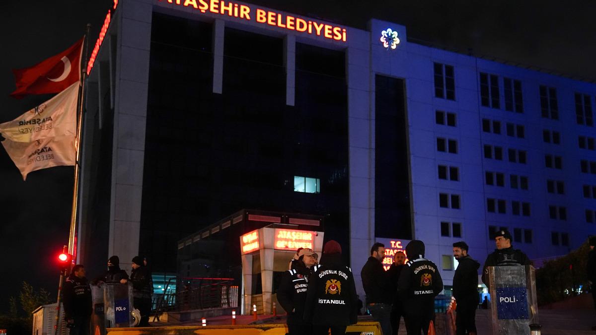 Ataşehir Belediye Başkanı Onursal Adıgüzel ve 18 kişi hakkında tutuklama talebi