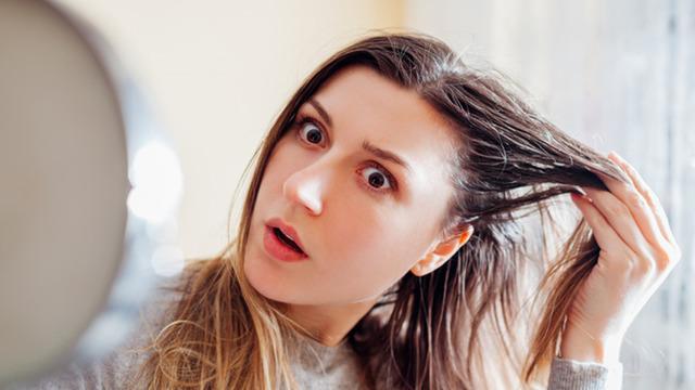 Her ay aynı sorun! Saçların aniden yağlanmasının nedeni ortaya çıktı