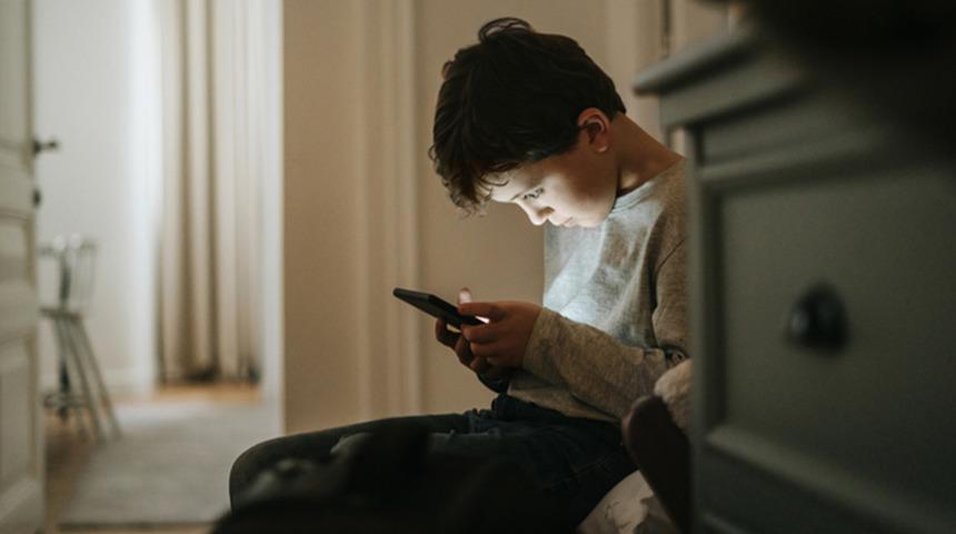 &Ccedil;ocuklara &ouml;zel SIM kart geliyor! Sınırlama olacak