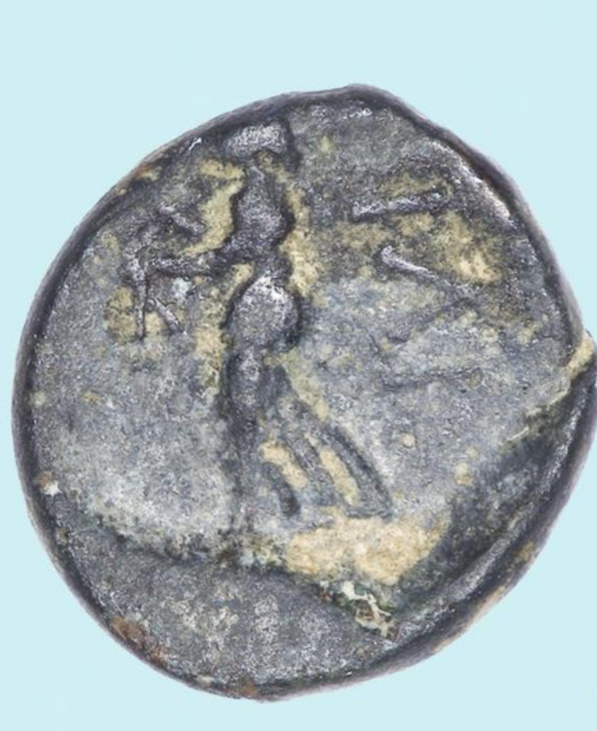 2.300 yıllık gizem: 13 yaşındaki &ccedil;ocuk tesad&uuml;fen yerde hazine buldu! 2