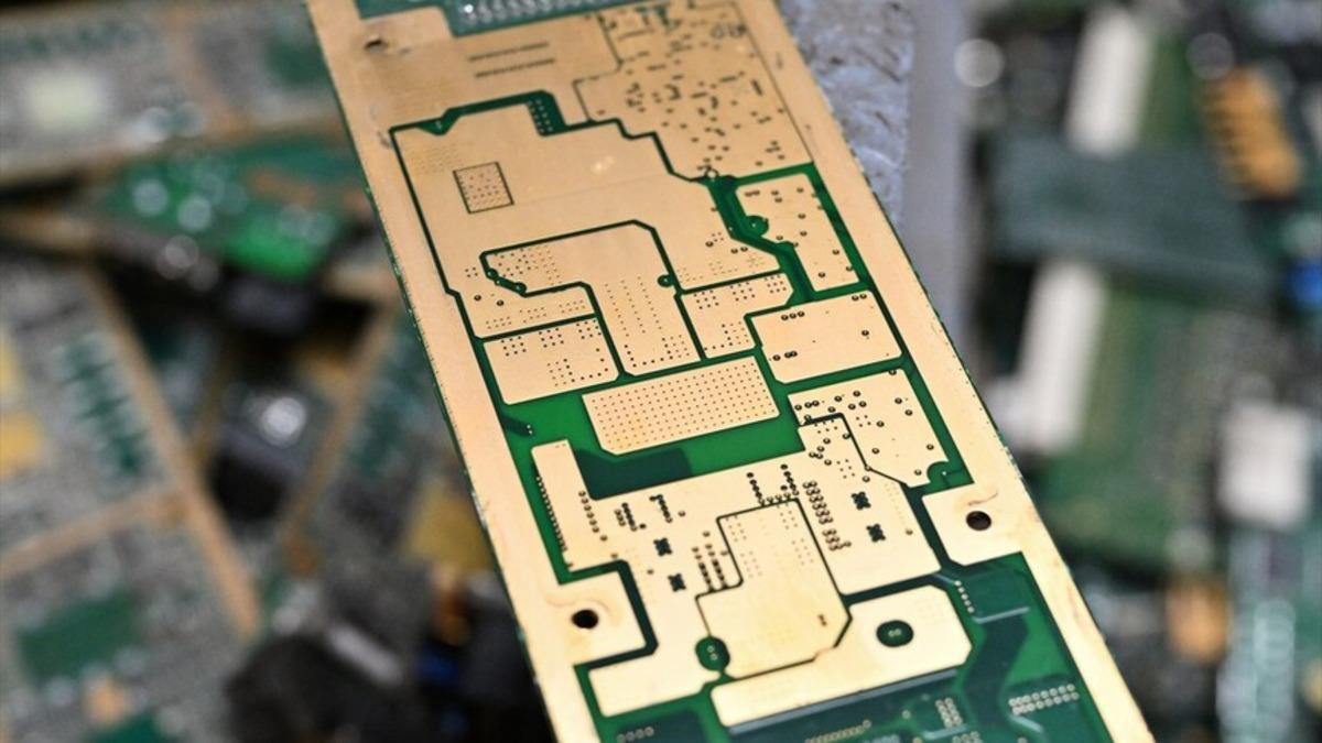 Eski telefonunu &ccedil;&ouml;pe atanlar dikkat! İ&ccedil;inden altın &ccedil;ıkıyor 2