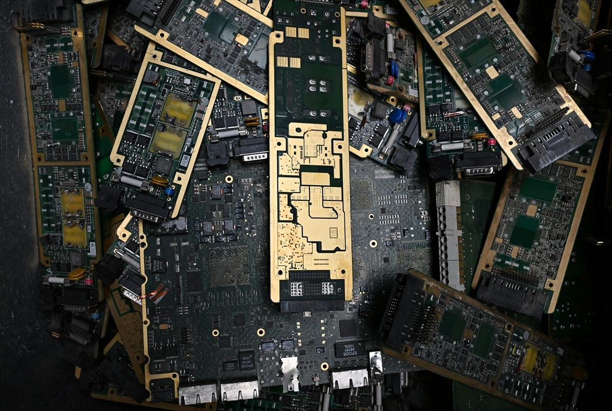 Eski telefonunu &ccedil;&ouml;pe atanlar dikkat! İ&ccedil;inden altın &ccedil;ıkıyor 3