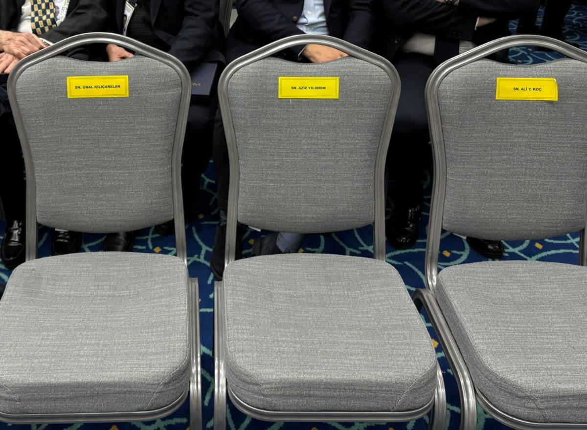 Aziz Yıldırım ile Ali Ko&ccedil; savaşı devam ediyor! Yan yana oturmayı reddetti 1