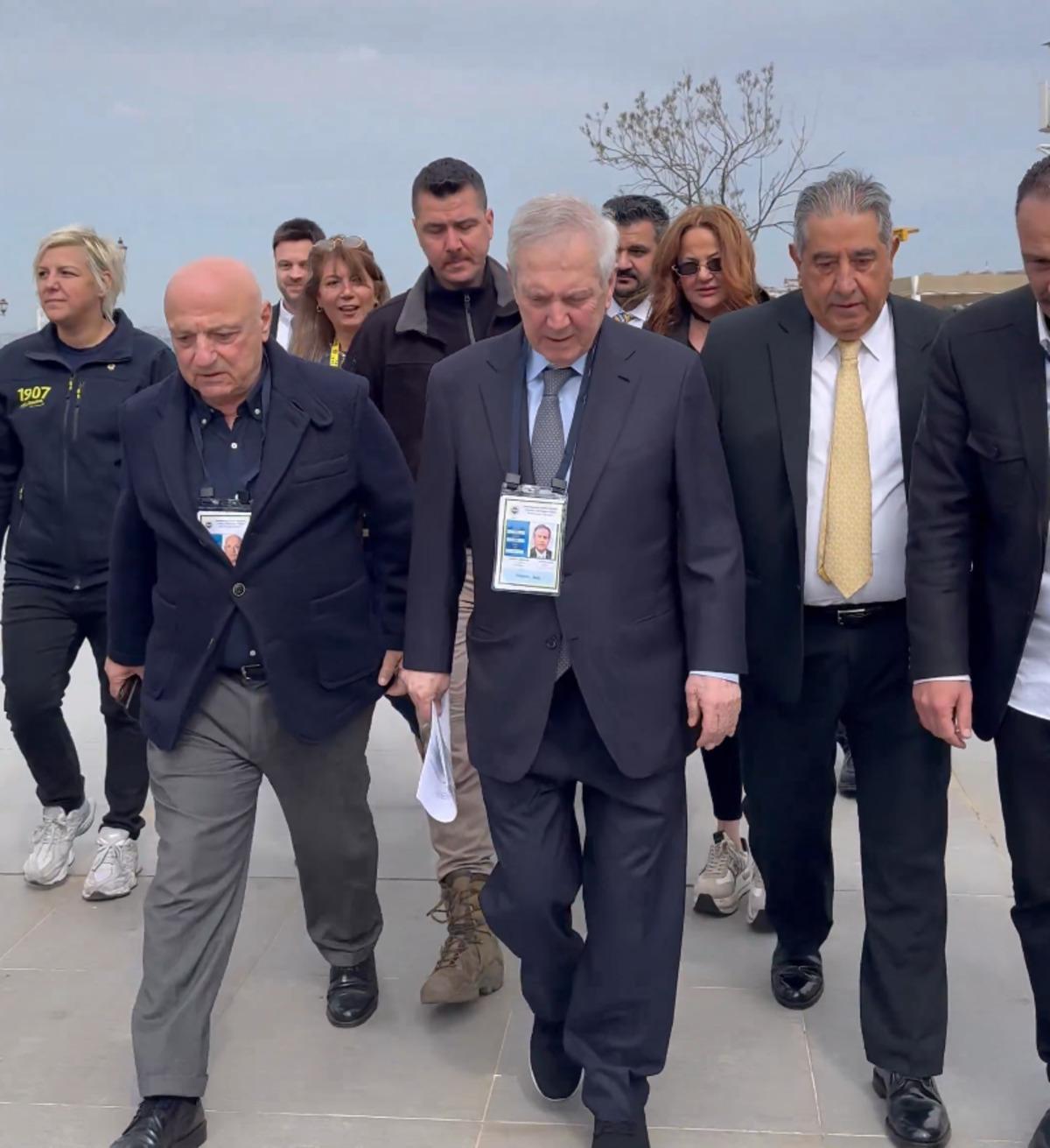 Aziz Yıldırım ile Ali Ko&ccedil; savaşı devam ediyor! Yan yana oturmayı reddetti 3