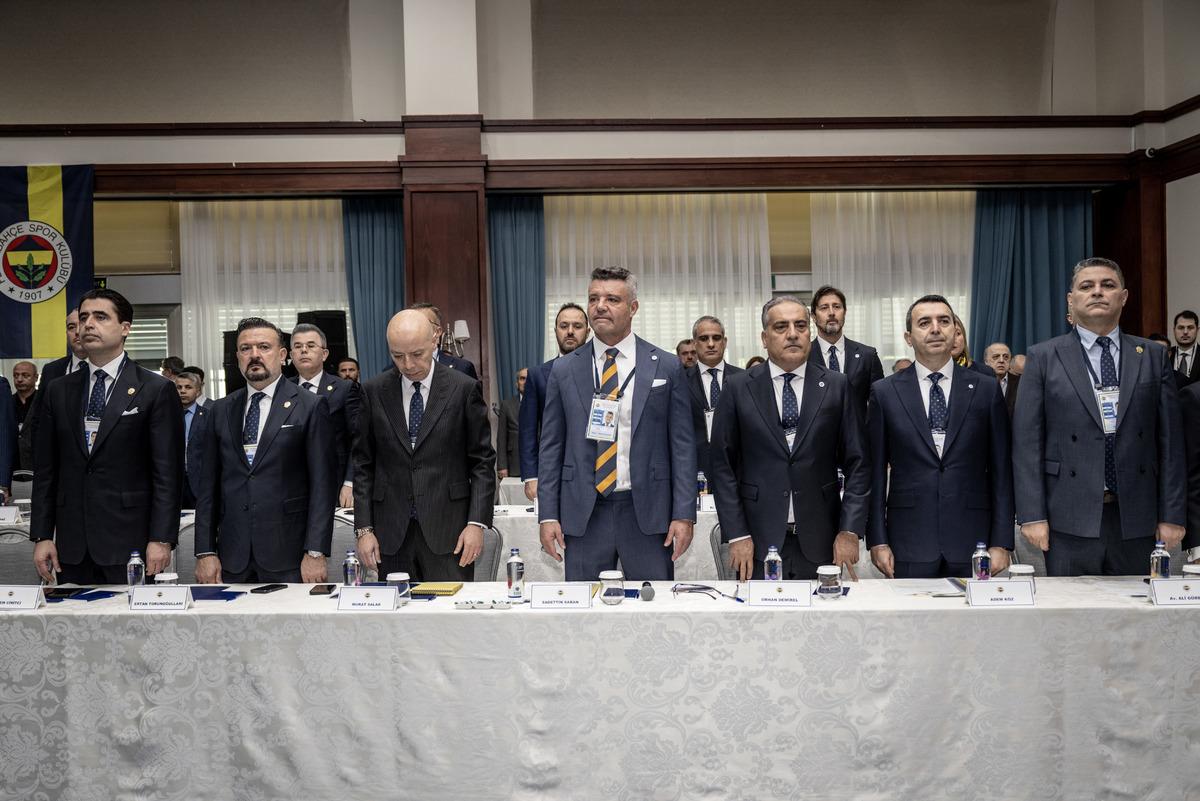 Aziz Yıldırım 3 Fenerbah&ccedil;eli futbolcunun ismini verdi: "Bu Sidiki Cherif i kim aldı?" 6